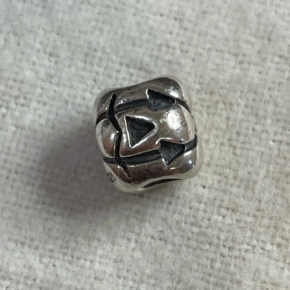 Pandora Jack-O-Lantern Pumpkin Charm - Picture 2 of 12